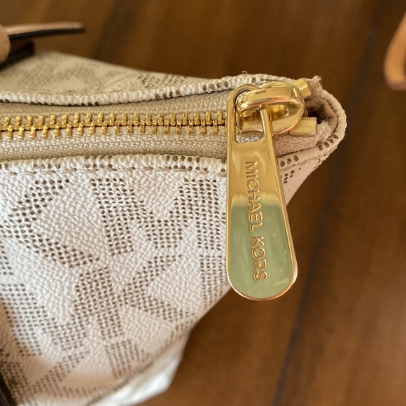 Michael Kors Purse - Picture 6 of 8